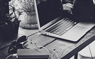 “最快护士”哈尔滨马拉松夺冠，赛后希望领导支持周末调班，“对我而言马拉松不是可有可无”，网友热议：爱好是爱好，工作是工作